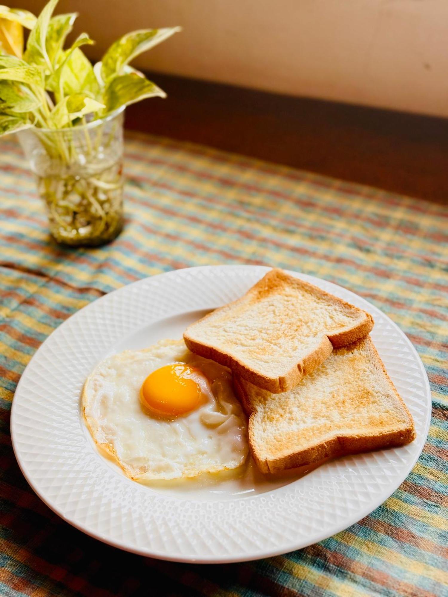 Via Thakhek Hostel & Cafe Экстерьер фото