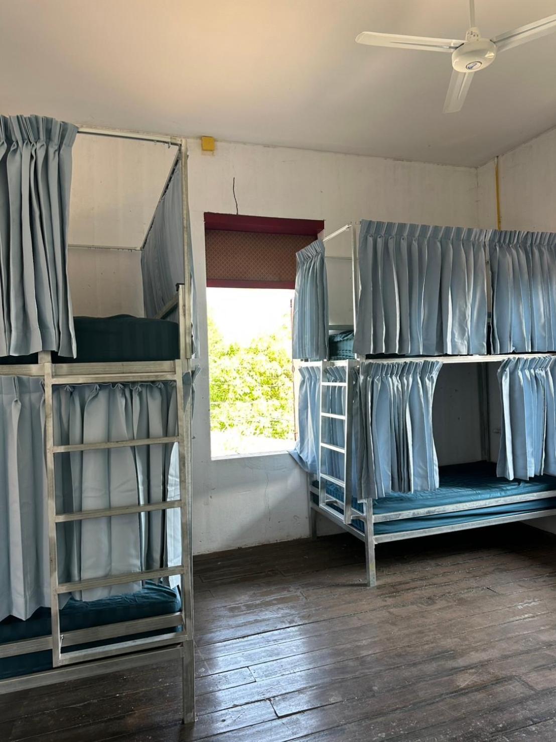 Via Thakhek Hostel & Cafe Экстерьер фото