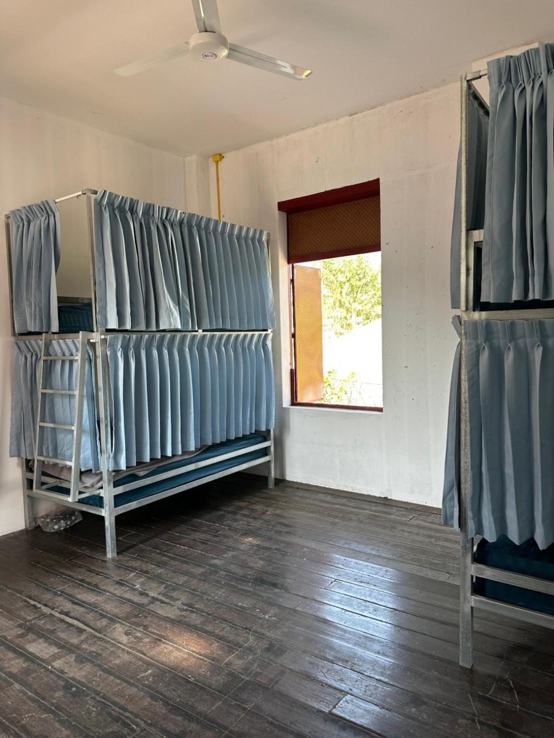 Via Thakhek Hostel & Cafe Экстерьер фото