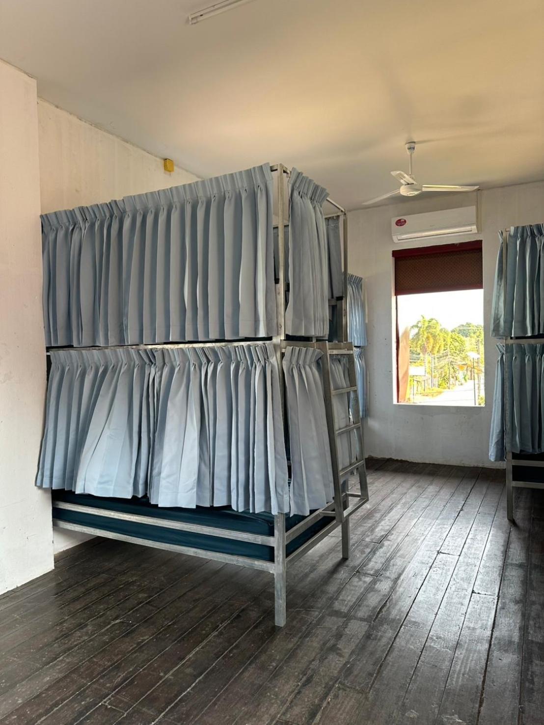 Via Thakhek Hostel & Cafe Экстерьер фото