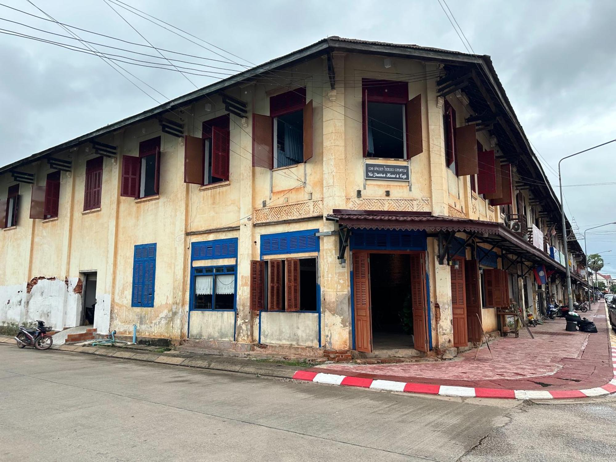 Via Thakhek Hostel & Cafe Экстерьер фото